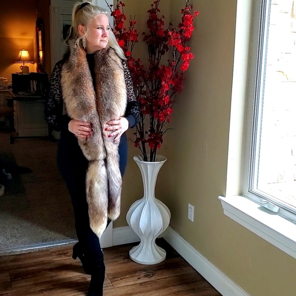 Plush Red/Brown Crystal Fox Fur Wrap and Hat - Picture 7 of 17